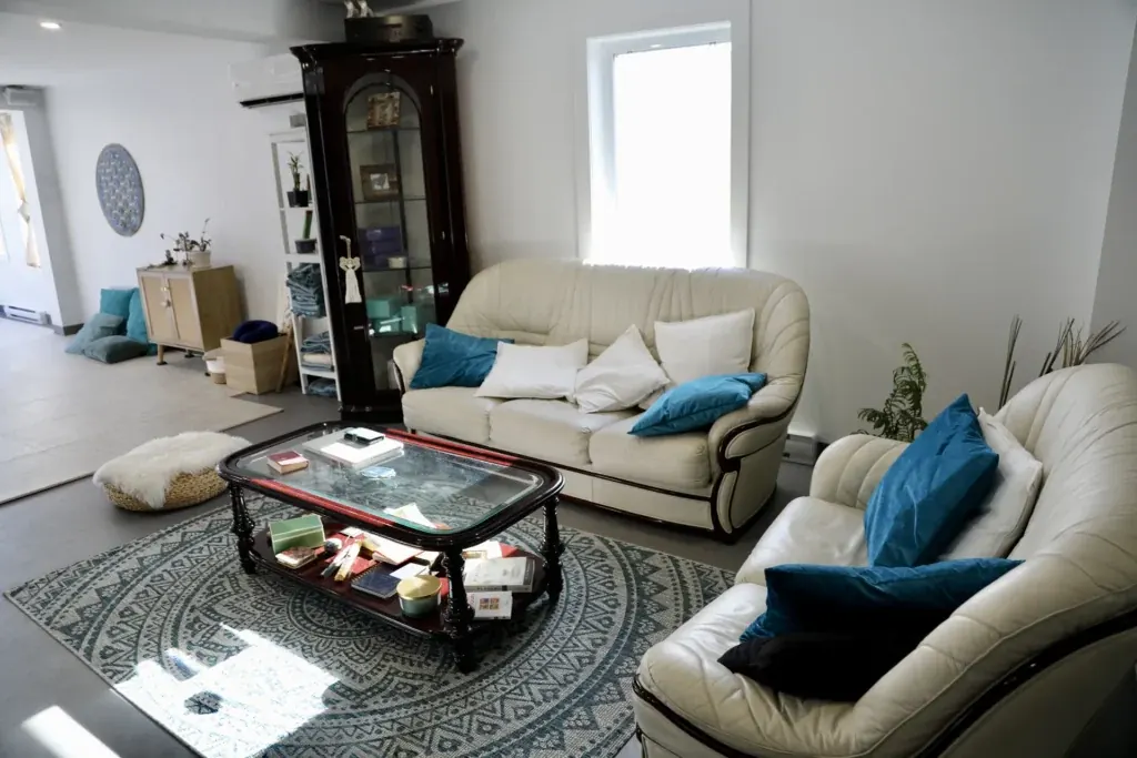 Le salon de l'Espace Sukhinah